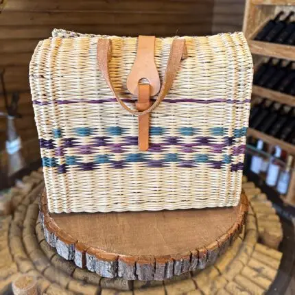 Cesta de Junco com Alça de Pele